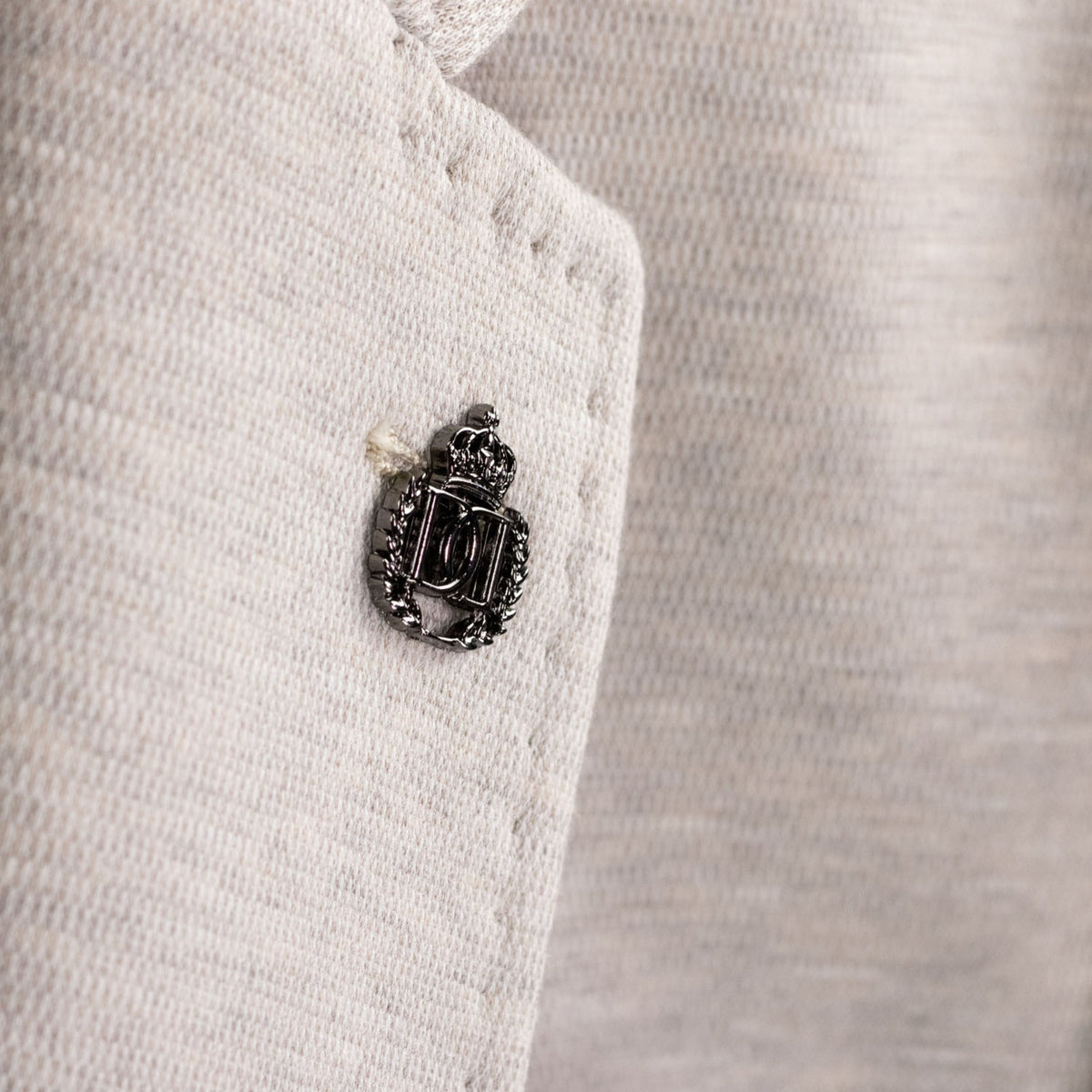 VINCI Men's Oatmeal 2 Button Textured Modern Fit Blazer – NEW. Features super stretch textured weave fabric, stitched lapel, center vent, built-in pocket square, and tailored modern fit for comfort and style. A versatile sport coat for business or casual wear. Available at Fashion House Inc. (FH Menswear, Style #BMK-2)