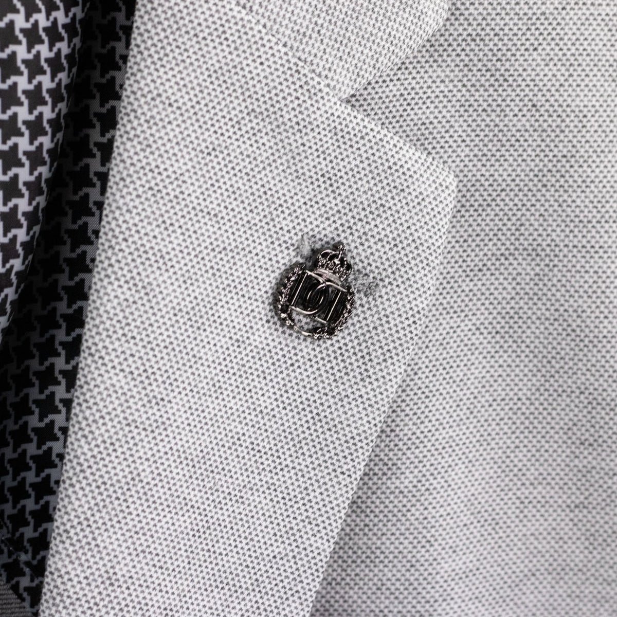 VINCI Men's Light Gray Textured Stretch 2 Button Regular Fit Blazer – NEW. Features super stretch textured weave fabric, center vent, built-in pocket square, and regular fit silhouette for all-day comfort and polished style. A versatile sport coat for business or casual wear. Available at Fashion House Inc. (FH Menswear, Style #BRK-4)
